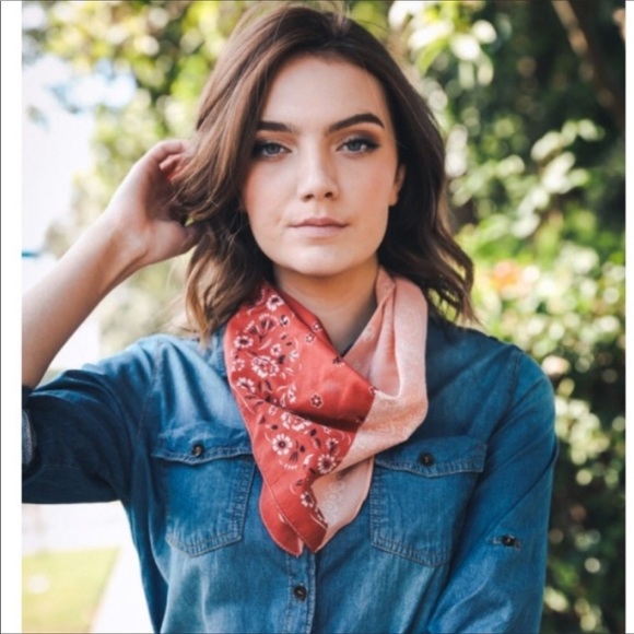 Chic Western two toned scarf - Picture 2 of 4